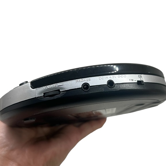 JENSEN Portable CD Player with Bass Boost & Anti Skip Protection Tested! - Picture 13 of 15